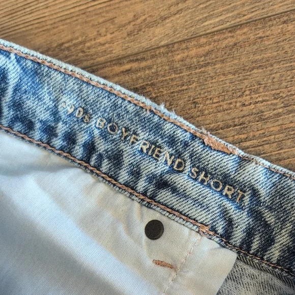 American Eagle Destroyed Distressed Jean 90s Boyfriend Shorts 14       F196 - Picture 8 of 8